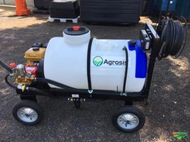 Imagem Pulverizador 200 litros, Motor Gasolina 5,5Hp 4T, Bomba HS30 27 lpm, com rodas Imagem Pulverizador 200 litros, Motor Gasolina 5,5Hp 4T, Bomba HS30 27 lpm, com rodas