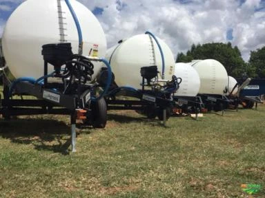 Carreta Agrícola 3.300 litros, Tanque em Polietileno Natura, sem Bomba e Pneu.