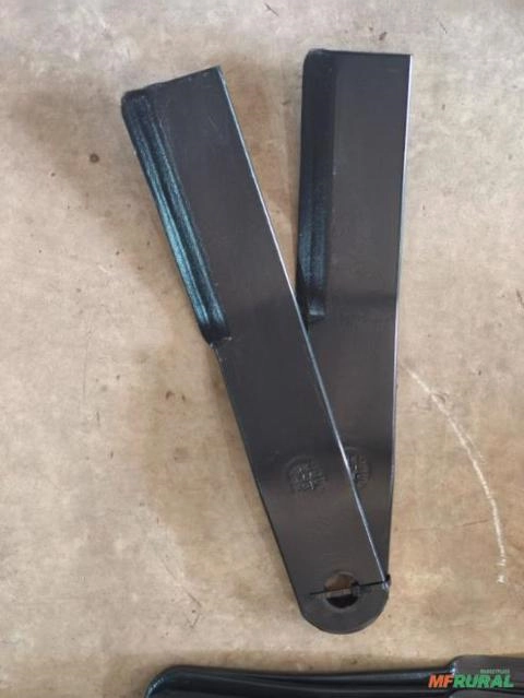 FACA DA ROÇADEIRA CORTE SIMPLES 630MM Imagem FACA DA ROÇADEIRA CORTE SIMPLES 630MM