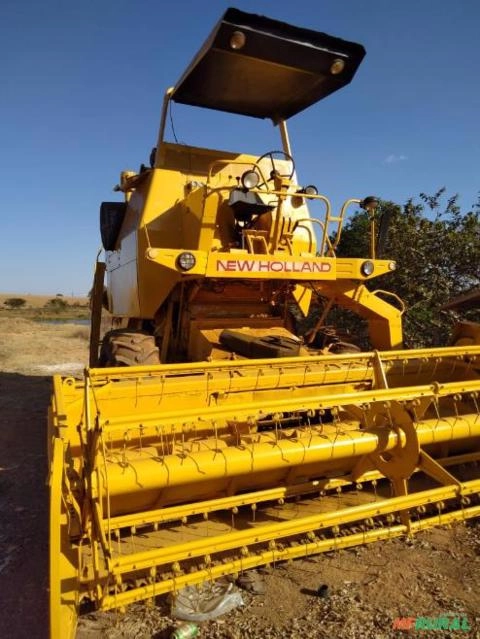 COLHEITADEIRA NEW HOLLAND 4040 Imagem COLHEITADEIRA NEW HOLLAND 4040