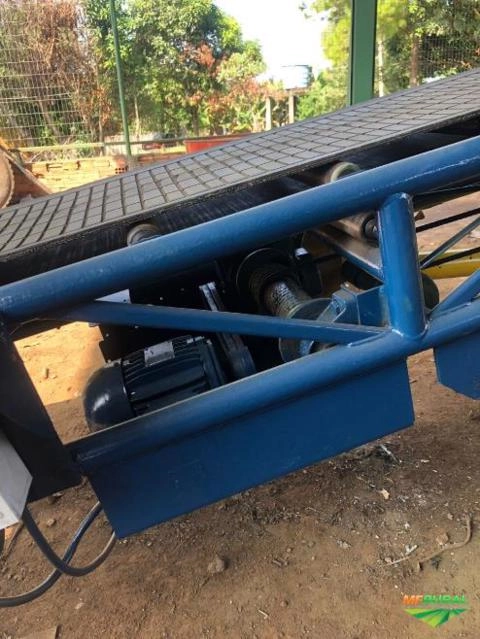 Imagem Esteira Transportadora Elétrica movél ou fixa de 08 á 12 mts Imagem Esteira Transportadora Elétrica movél ou fixa de 08 á 12 mts
