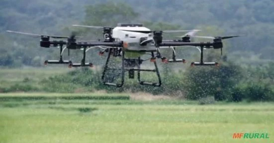Serviço de pulverização agrícola com drone