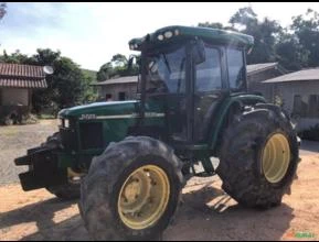 Trator John Deere 5705 4x4 ano 06