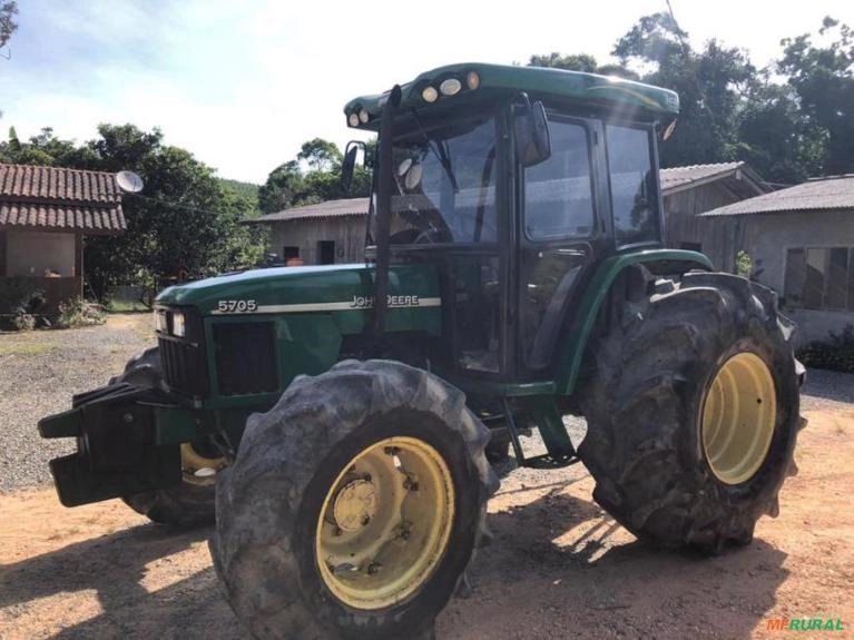 Trator John Deere 5705 4x4 ano 06 Imagem Trator John Deere 5705 4x4 ano 06