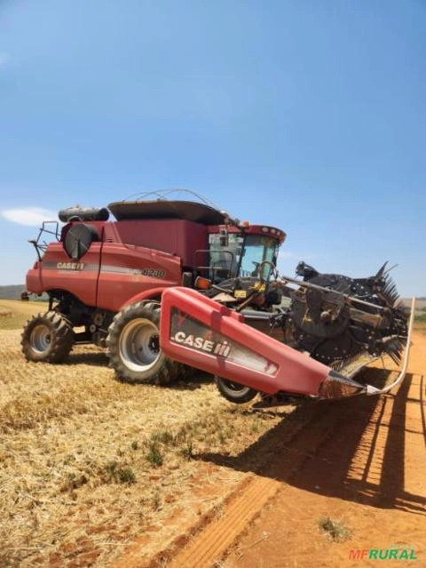 Colheitadeira Case 8230 Completa - Plataforma Draper 35 Pés, 2015 Imagem Colheitadeira Case 8230 Completa - Plataforma Draper 35 Pés, 2015