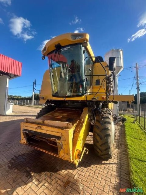 Colheitadeira New Holland TC 5090 - Dual, Plataforma 25 Pés, 2008 Imagem Colheitadeira New Holland TC 5090 - Dual, Plataforma 25 Pés, 2008