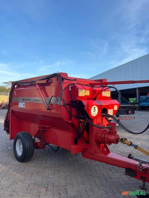 VAGAO MISTURADOR IPACOL 4 METROS CUBICOS AUTOCARREGAVEL S/ BALANCA USADO Imagem VAGAO MISTURADOR IPACOL 4 METROS CUBICOS AUTOCARREGAVEL S/ BALANCA USADO