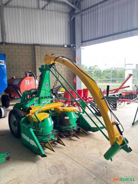 FORRAGEIRA ENSILADEIRA JF C1600 SEMI NOVA Imagem FORRAGEIRA ENSILADEIRA JF C1600 SEMI NOVA