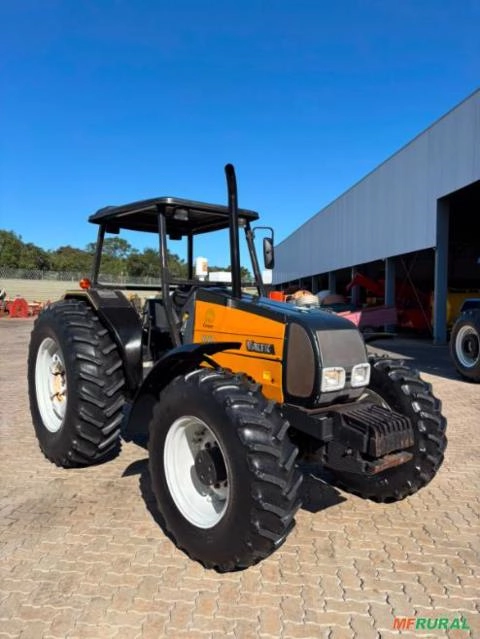 Trator Valtra mod. BL88 com redutor de velocidade Imagem Trator Valtra mod. BL88 com redutor de velocidade