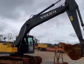 Escavadeira Volvo EC200 ano 2014