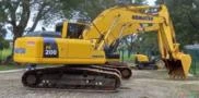 Escavadeira Komatsu PC200 ano 2018, com 10800 horas