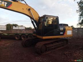 Escavadeira Caterpillar 320D2L ano 2014, com 8700 horas