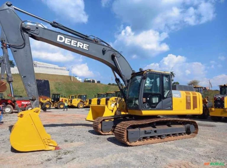 Escavadeira John Deere 210G ano 2019