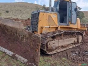 Trator de Esteira John Deere 750J ano 2016 com 13.500 horas