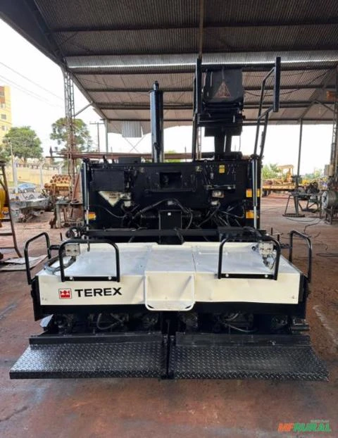 Vibroacabadora de Asfalto Terex VDA 421 ano 2011 com 4200 horas