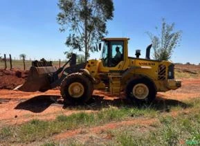 Pá Carregadeira Volvo L110F ano 2014 com 10.500 horas