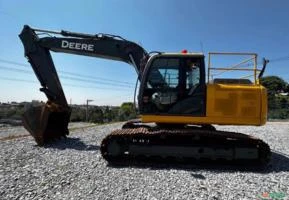Escavadeira John Deere 200G ano 2020 com 5550 horas