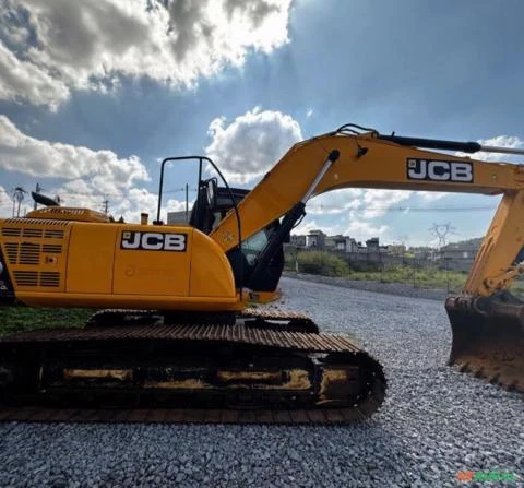 Escavadeira JCB JS220 LC ano 2021, com 2860 horas