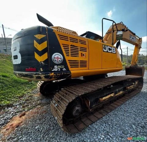 Escavadeira JCB JS220 LC ano 2021, com 2860 horas