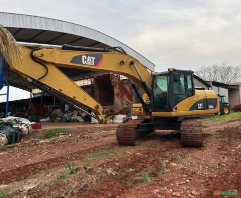 Escavadeira Caterpillar 320DL ano 2010 com 8000 horas