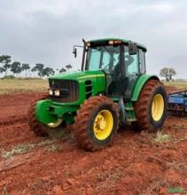 Trator Jhon Deere 6110J ano 2014, 4x4, com 6700 horas