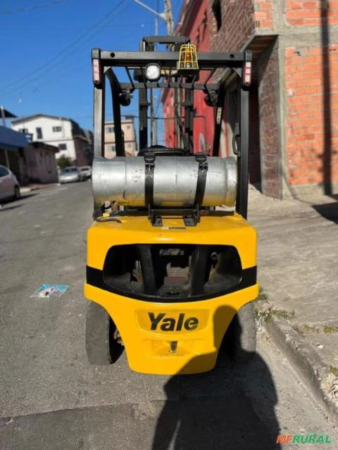 R: Empilhadeira Yale 50VX Torre Duplex 2.500kg com Elevação de 3.8m  Ano 2011