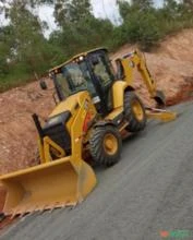 Retroescavadeira Caterpillar 416 ano 2022 com apenas 700 horas