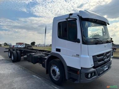 MB Atego 2426 ano 2013, 6x2, reduzido