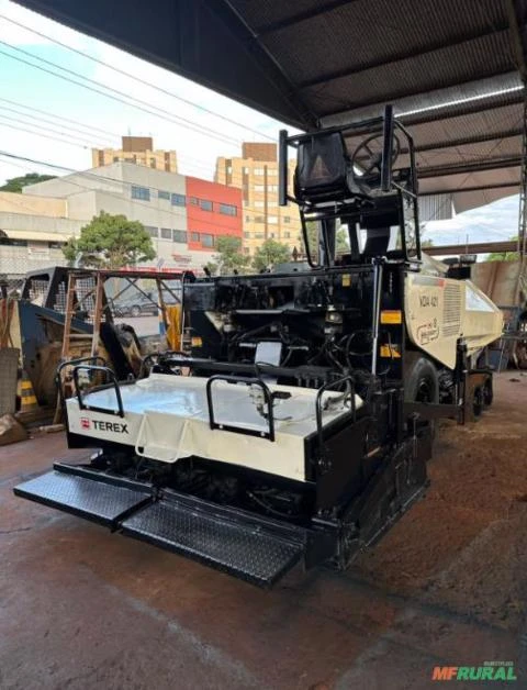 Vibroacabadora Terex VDA421 ano 2010 com 4200 horas