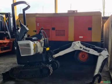 Miniescavadeira Bobcat E10 ano 2022 com 104 horas