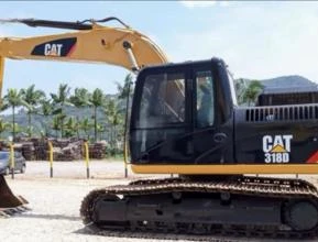 Escavadeira Caterpillar 318 D2L ano 2018, com 6600 horas