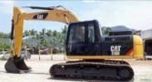 Escavadeira Caterpillar 318 D2L ano 2018, com 6600 horas