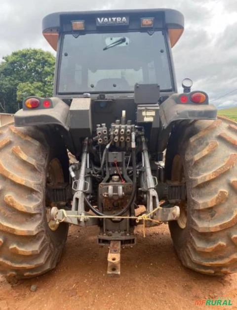 Trator Valtra BH180 ano 2013, 4x4, 7400 horas, cabinado