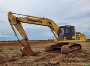 Escavadeira Komatsu PC210 10MO ano 2020 com 6700 horas