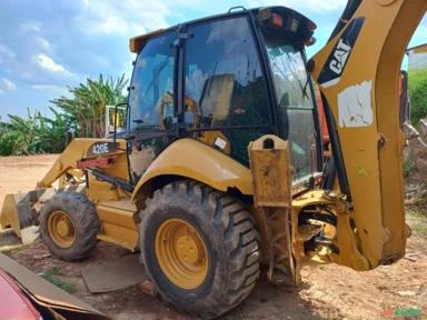 R: Retroescavadeira Caterpillar 420 E ano 2010 Com 8.300 horas trabalhadas