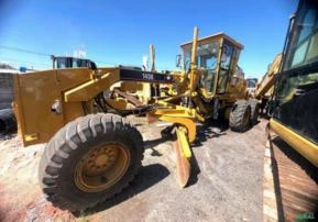 Motoniveladora Caterpillar 140K ano 2011 com 9550 horas