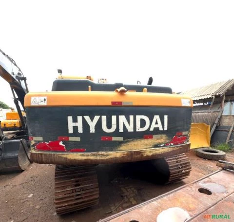 Escavadeira Hyundai 220 LC-9S ano 2017 com 11000 horas