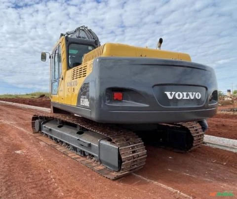 Escavadeira Volvo 210 BLC ano 2009 com 27.000 horas