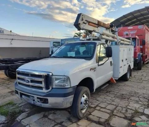 Ford F4000 ano 2017, 4x4, com cesto aéreo de 10 metros, 100.000 km