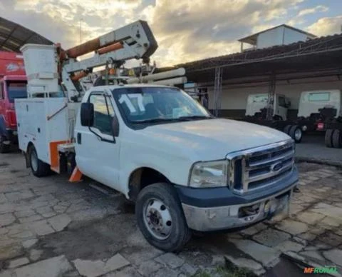 Ford F4000 ano 2017, 4x4, com cesto aéreo de 10 metros, 100.000 km