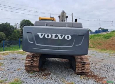 Escavadeira Volvo EC200D ano 2019 com apenas 1090 horas