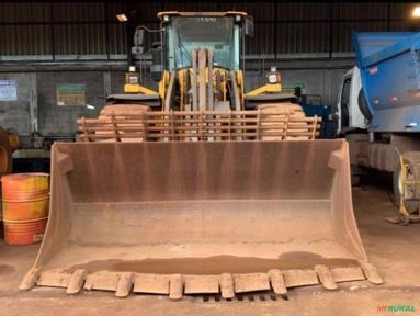 Imagem Pá Carregadeira Volvo L220 G ano 2014 com 22.000 horas Imagem Pá Carregadeira Volvo L220 G ano 2014 com 22.000 horas