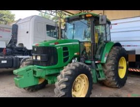 Trator John Deere 6125J ano 2013 e 2014 com 4000 e 6000 horas