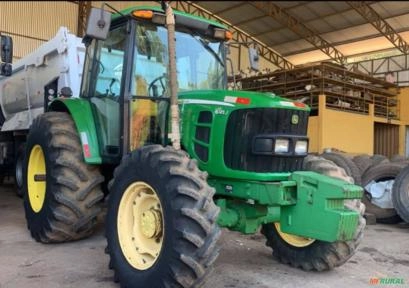 Trator John Deere 6125J ano 2013 e 2014 com 4000 e 6000 horas Imagem Trator John Deere 6125J ano 2013 e 2014 com 4000 e 6000 horas