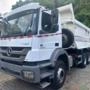 MB Axor 3131 ano 2019/20 com caçamba Rossetti meia cana de 16 ㎥ Imagem MB Axor 3131 ano 2019/20 com caçamba Rossetti meia cana de 16 ㎥