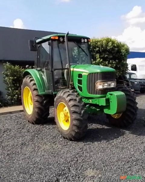 Trator John Deere 6100J ano 2021, 4x4, com 2930 horas Imagem Trator John Deere 6100J ano 2021, 4x4, com 2930 horas