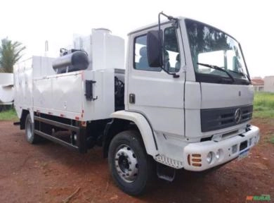 Caminhão Mercedes MB 1718 ano 2012, Toco, 4x2 Imagem Caminhão Mercedes MB 1718 ano 2012, Toco, 4x2