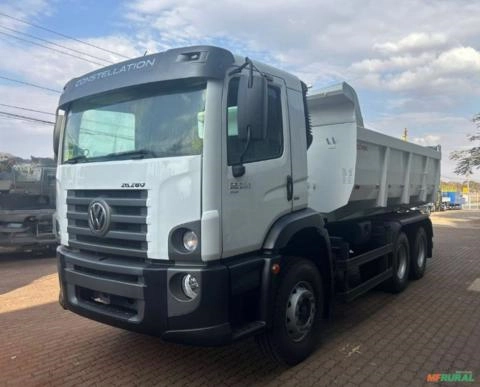 Caminhão VolkswagenVW 26.280 ano 2021, 6x4, com caçamba Facchini de 12 ㎥, ar condicionado Imagem Caminhão VolkswagenVW 26.280 ano 2021, 6x4, com caçamba Facchini de 12 ㎥, ar condicionado