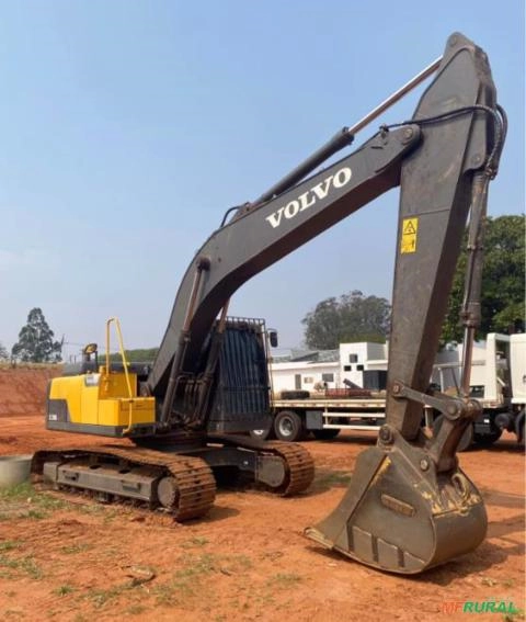 Escavadeira Volvo EC 200D ano 2022 com 5000 horas Imagem Escavadeira Volvo EC 200D ano 2022 com 5000 horas