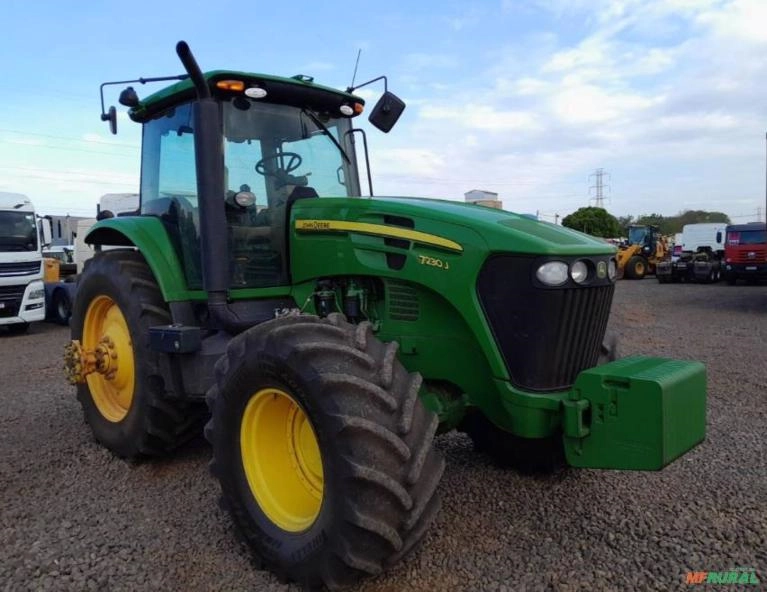Trator John Deere 7230J ano 2022, 4x4, com 1.305 horas Imagem Trator John Deere 7230J ano 2022, 4x4, com 1.305 horas